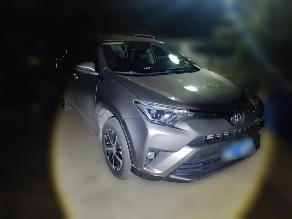 Toyota RAV4 — миниатюра 3