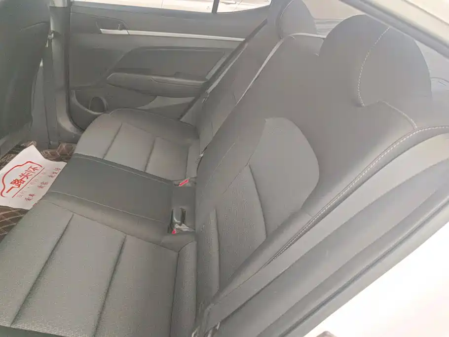 Hyundai Elantra — миниатюра 11