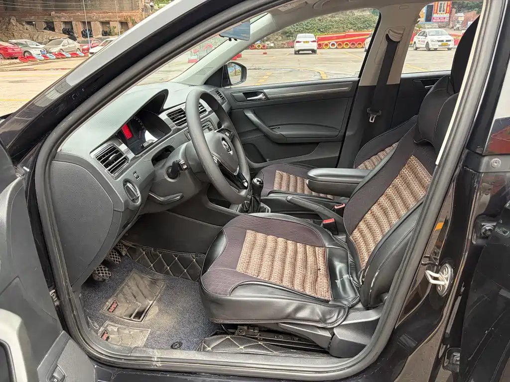 Volkswagen Santana — миниатюра 8