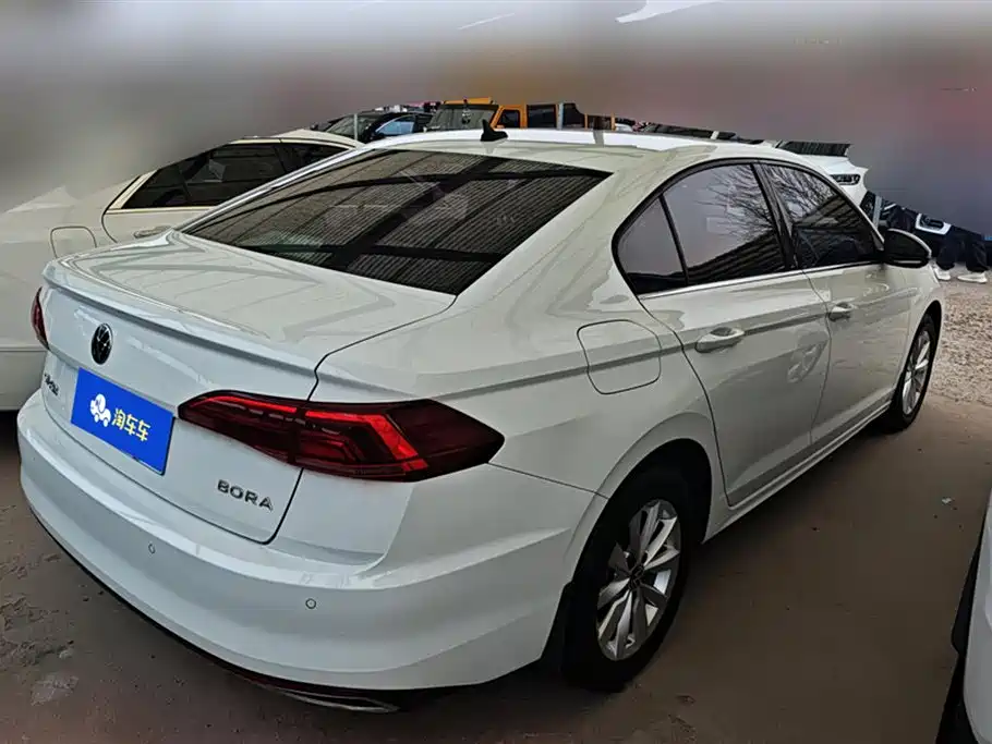 VOLKSWAGEN BORA
