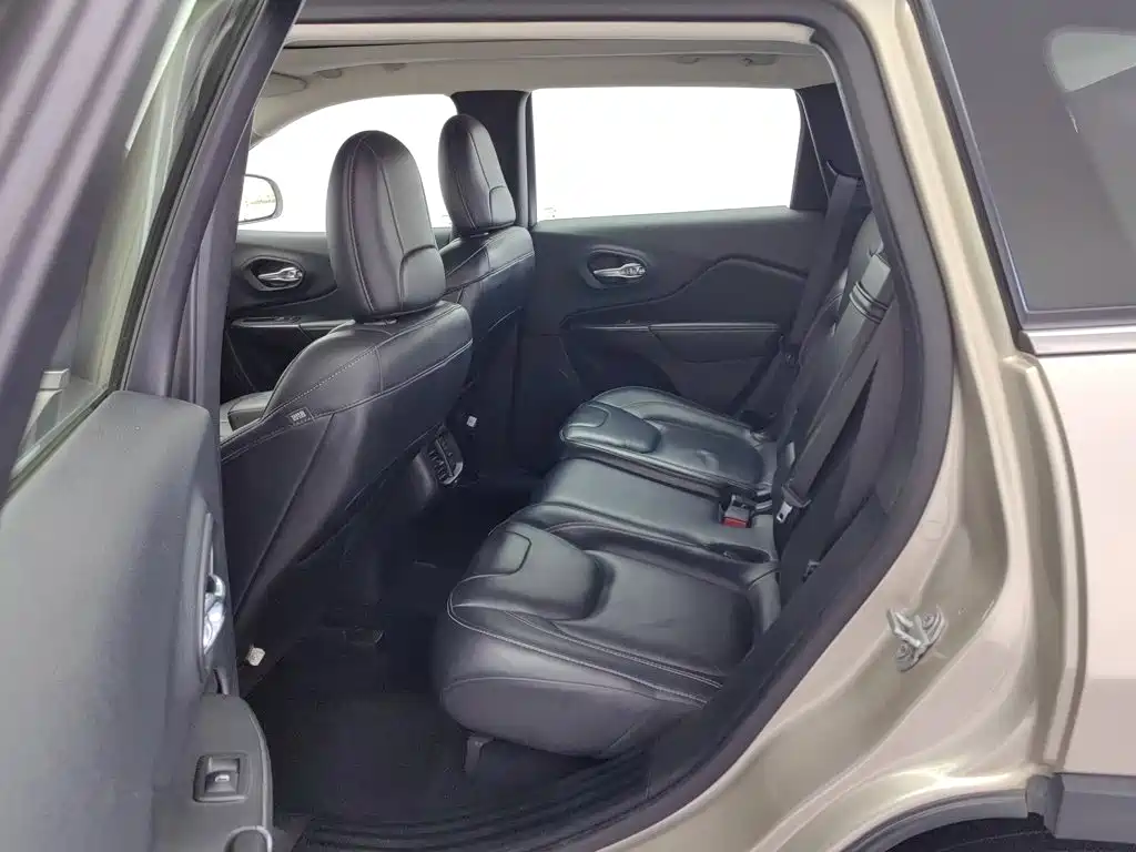 Jeep Cherokee — миниатюра 15