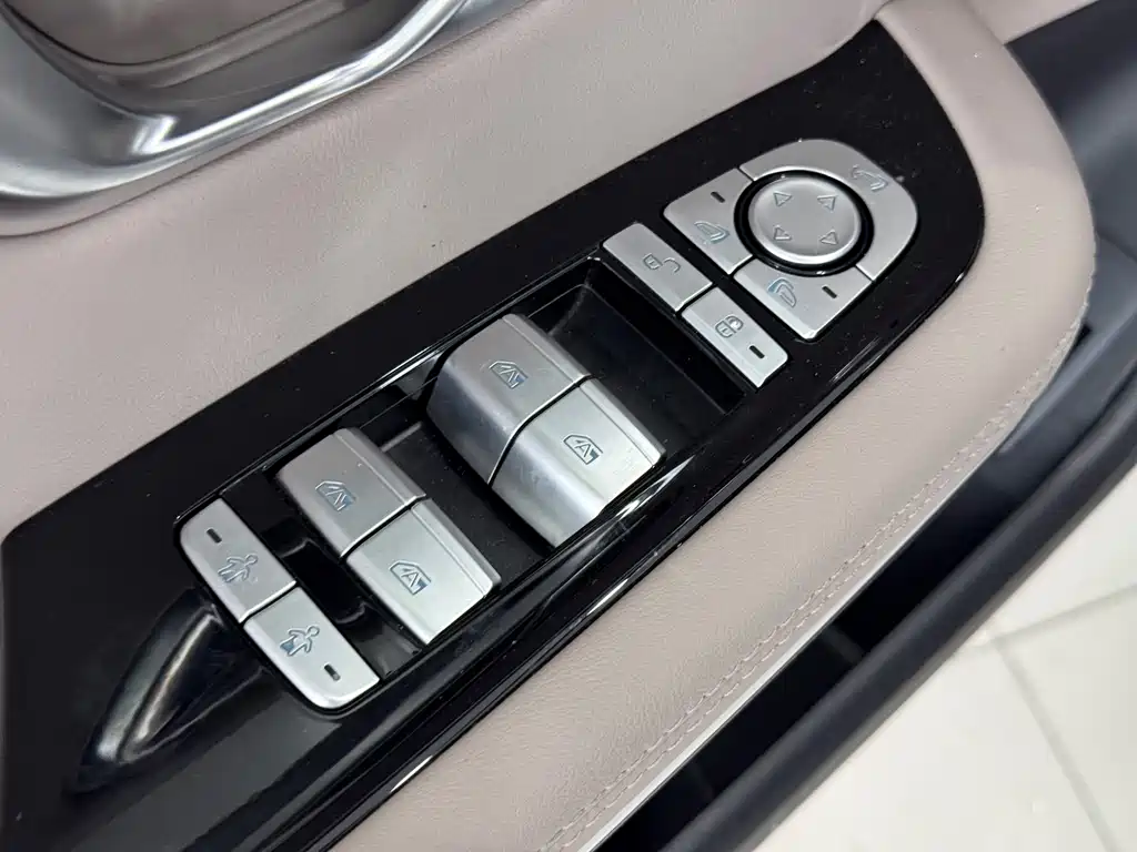 BYD Han — миниатюра 16