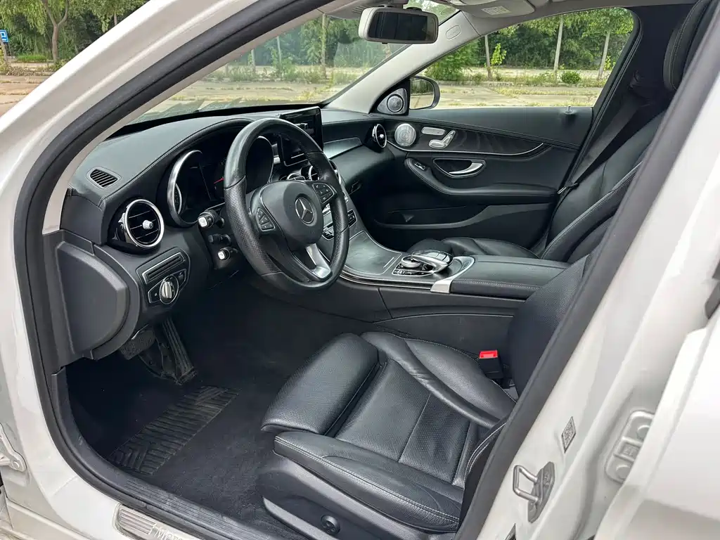 Mercedes-Benz C-Class — миниатюра 7