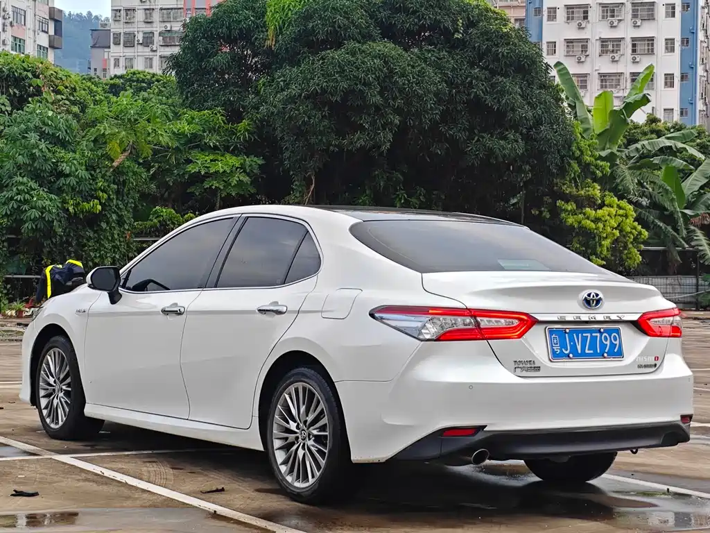 Toyota Camry — миниатюра 5