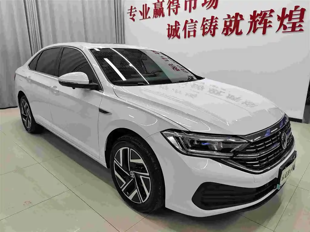 Volkswagen Sagitar 2025 300TSI DSG