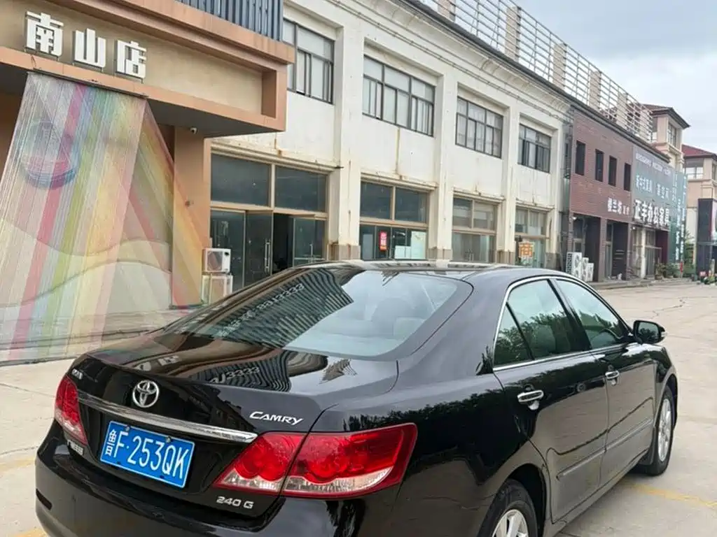 Toyota Camry — миниатюра 4