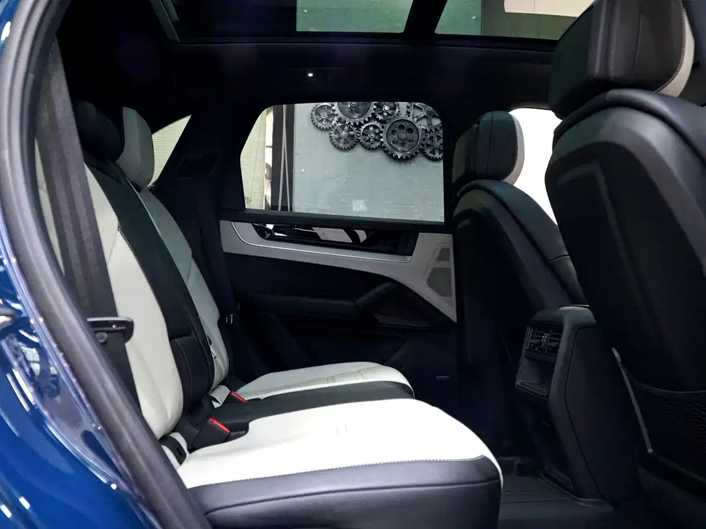 Porsche Cayenne — миниатюра 10