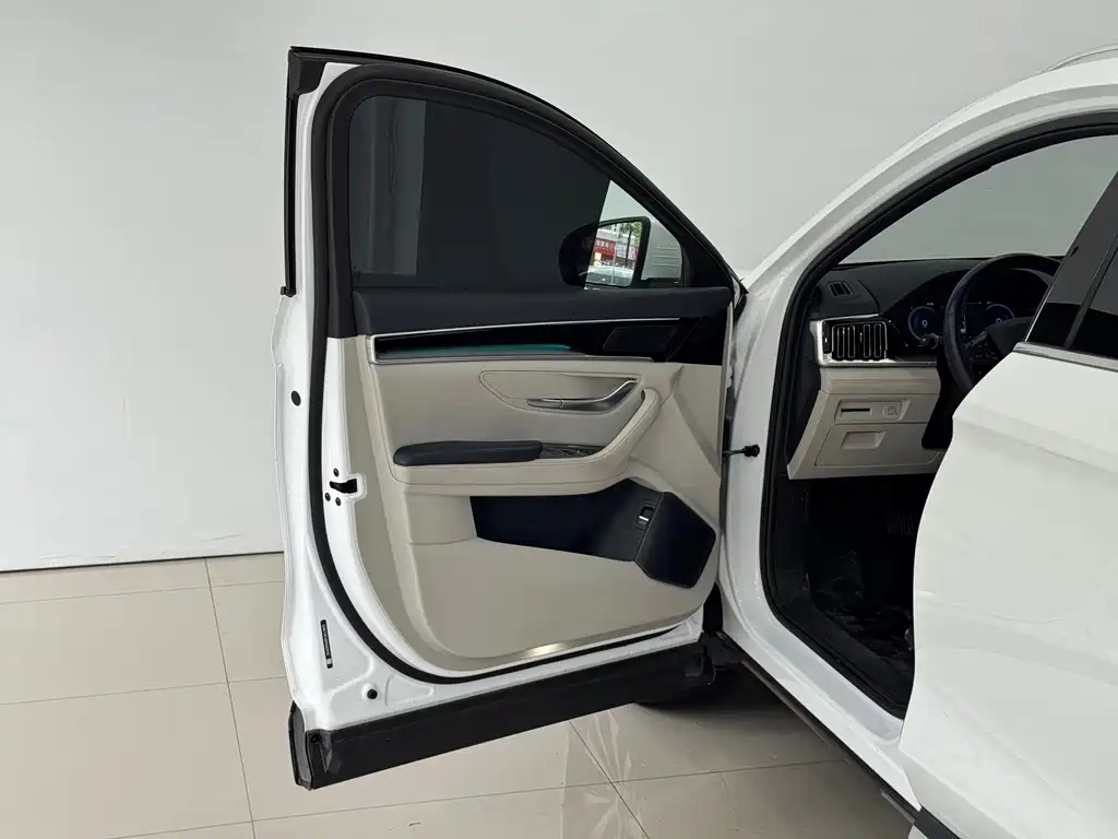 BYD PLUS New Energy — миниатюра 14