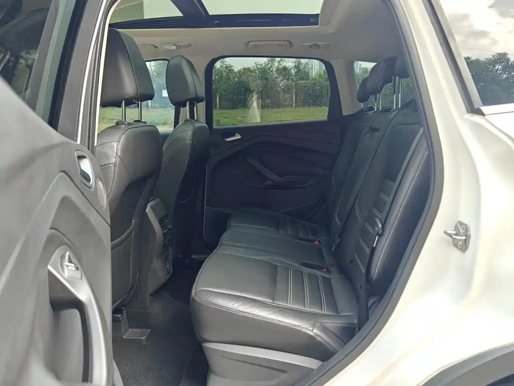 Ford Kuga — миниатюра 10