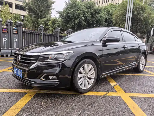 VOLKSWAGEN PASSAT 2019
