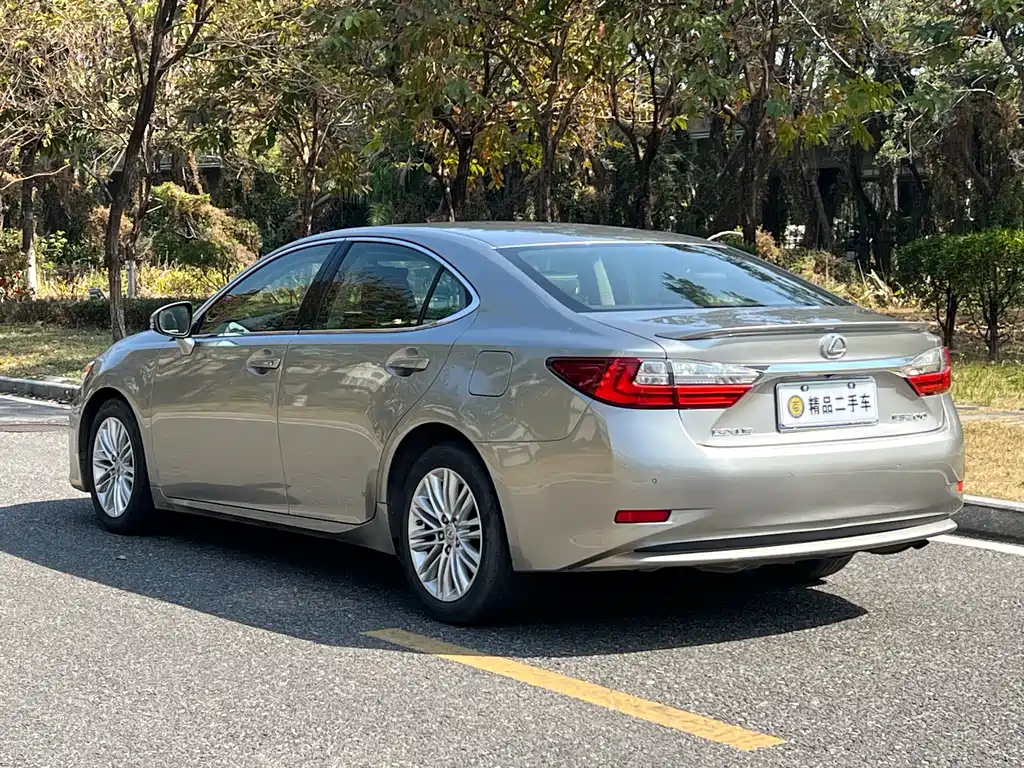 LEXUS ES