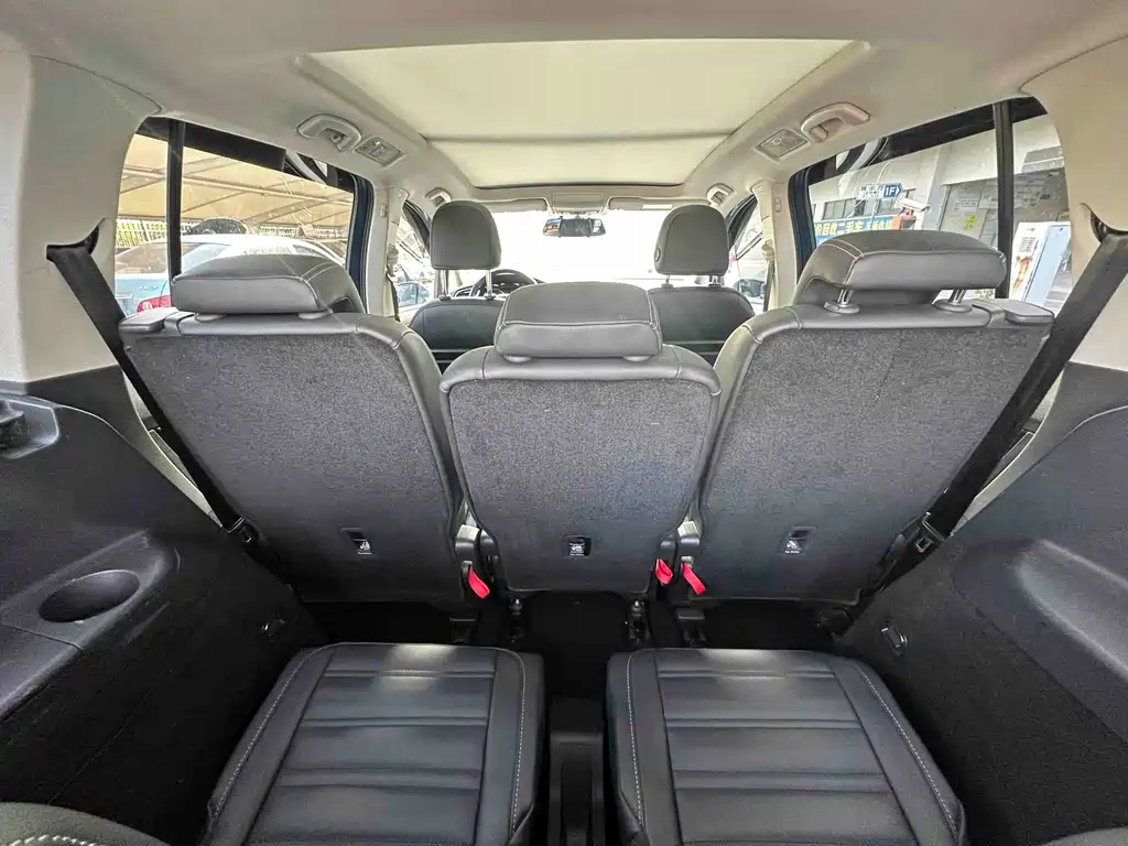 Volkswagen Touran — миниатюра 17