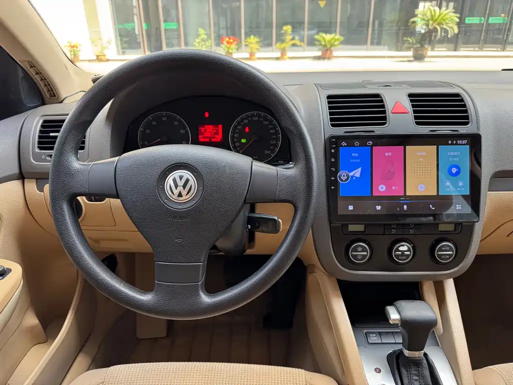 Volkswagen Sagitar 2009 2.0L AT