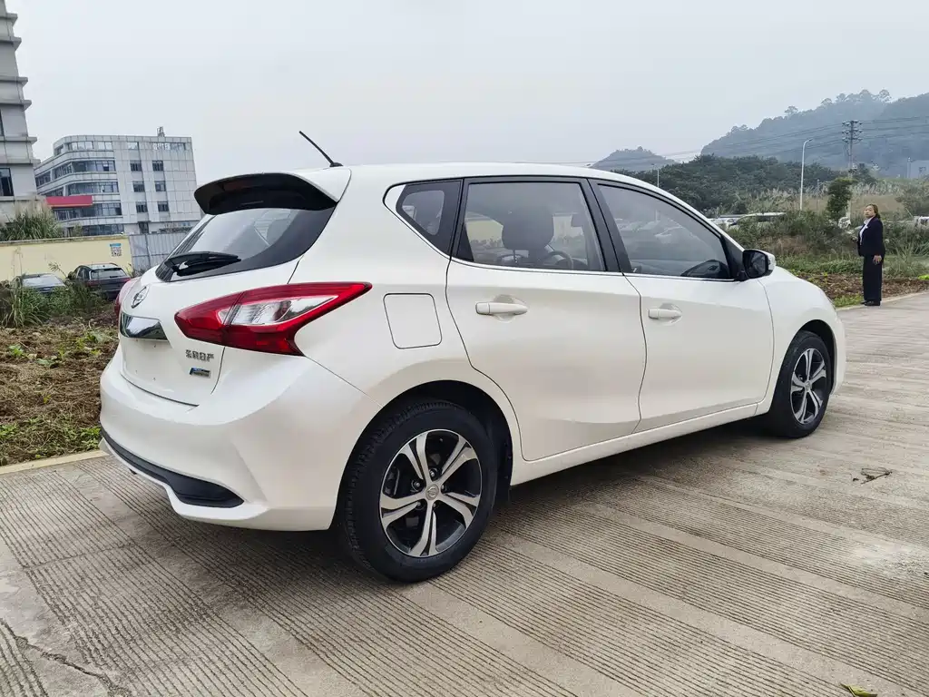 Nissan Tiida — миниатюра 10