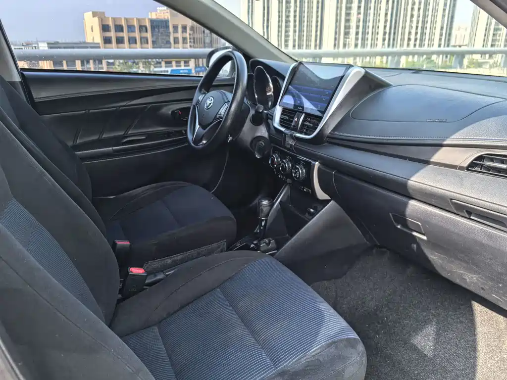 Toyota Yaris L — миниатюра 30
