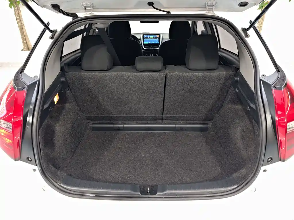 Toyota Yaris L — миниатюра 33