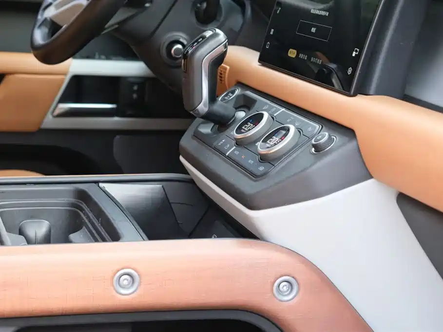 Land Rover Defender — миниатюра 17