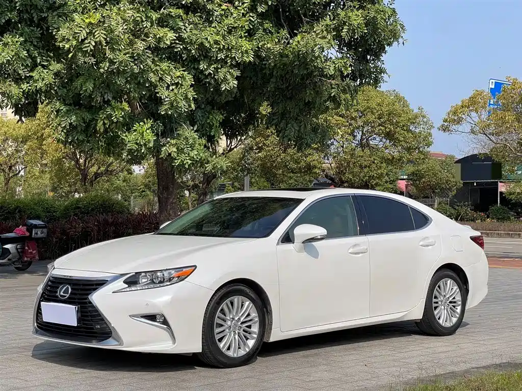Lexus ES 2016