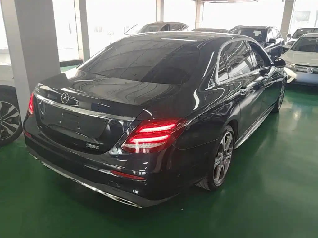Mercedes-Benz E-Class — миниатюра 7