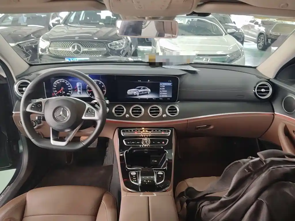 Mercedes-Benz E-Class — миниатюра 10
