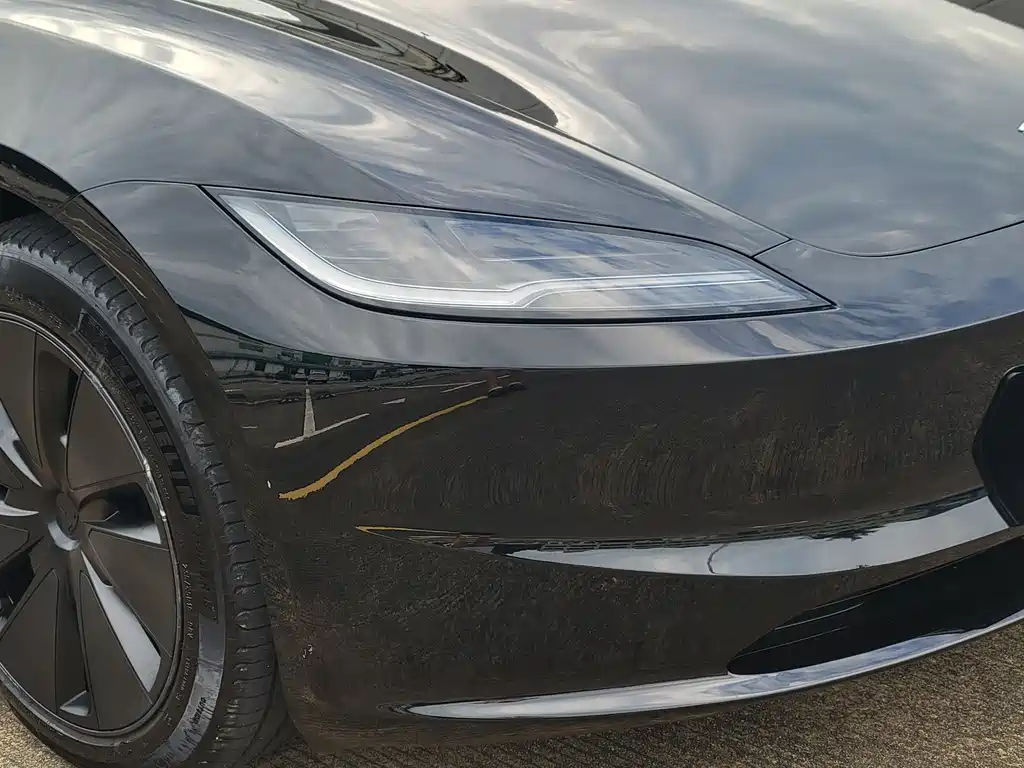 Tesla Model 3 — миниатюра 6
