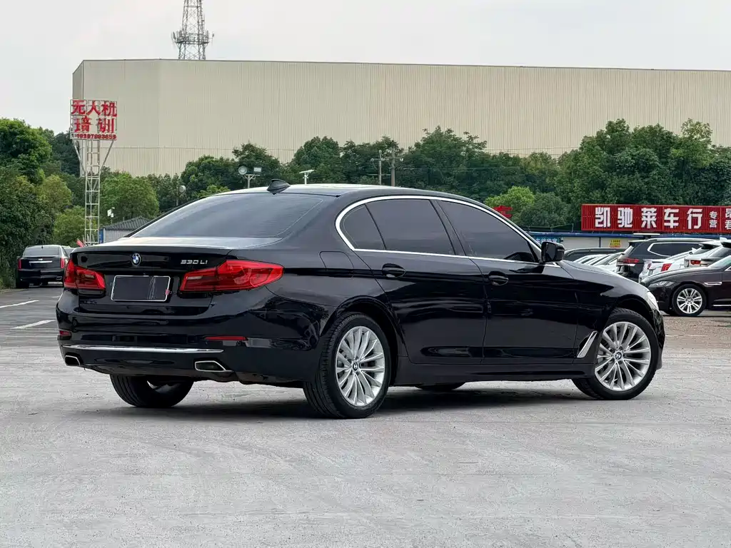 BMW 5 Series — миниатюра 7