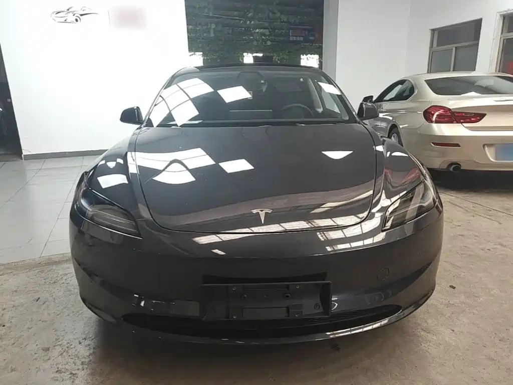 Tesla Model 3 — миниатюра 3