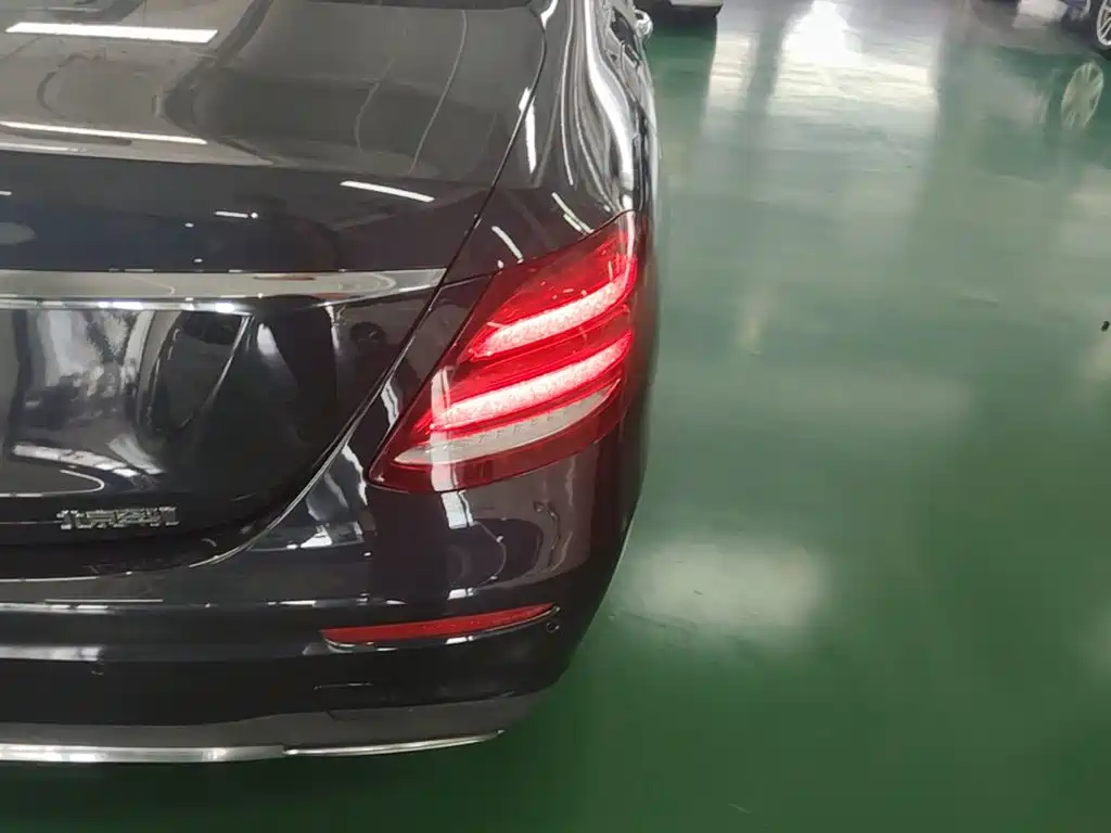 Mercedes-Benz E-Class — миниатюра 8
