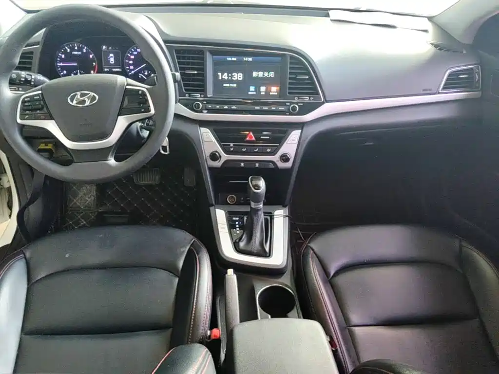 Hyundai Elantra — миниатюра 10
