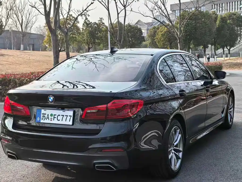 BMW 5 SERIES