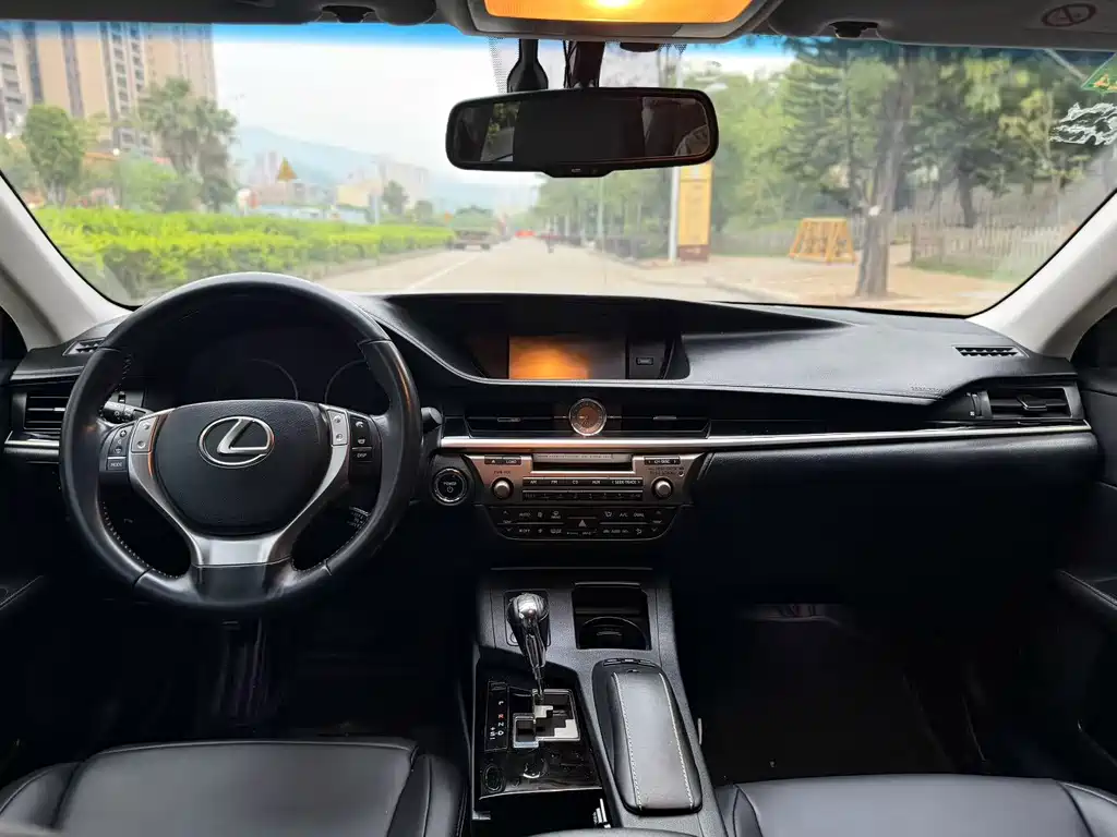Lexus ES — миниатюра 5