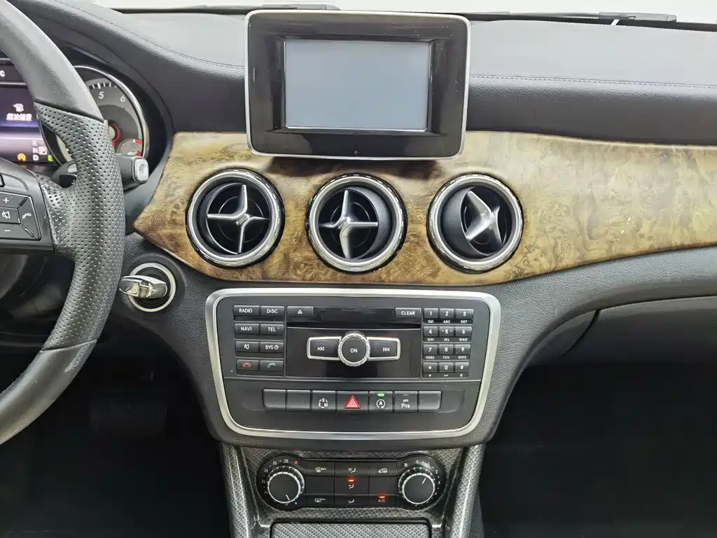 Mercedes-Benz GLA — миниатюра 12
