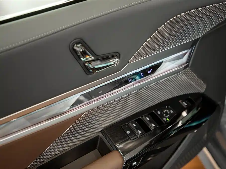 BMW 7 Series — миниатюра 12