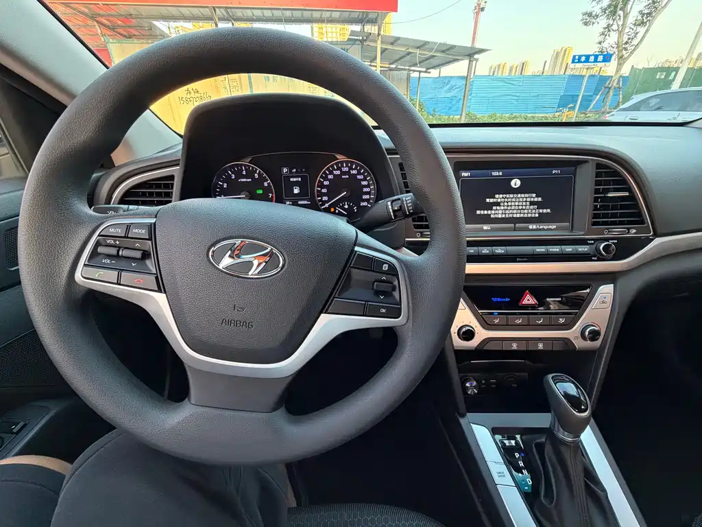 Hyundai Elantra — миниатюра 13