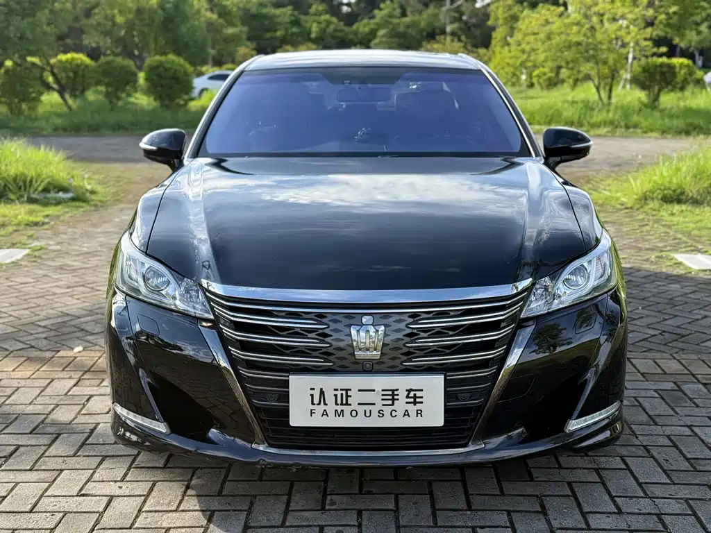 Toyota Crown — миниатюра 2