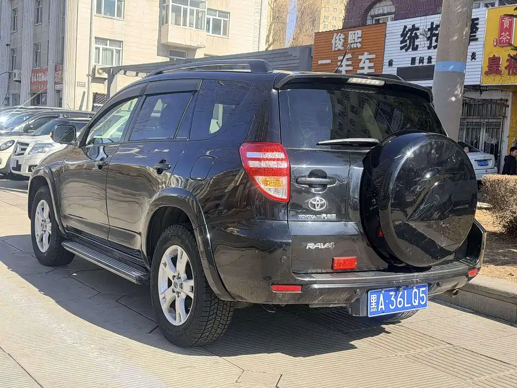 Toyota RAV4 — миниатюра 6