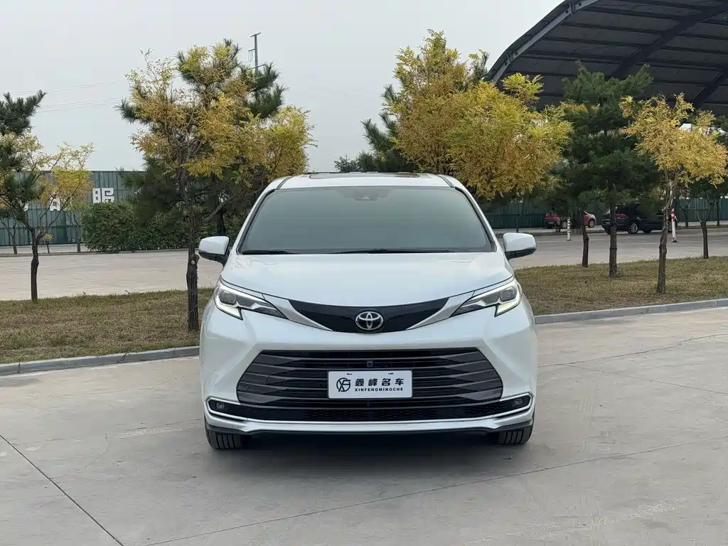 Toyota Sienna — миниатюра 2