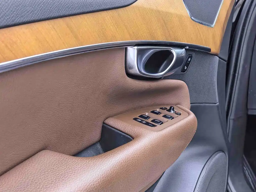 Volvo XC90 — миниатюра 12