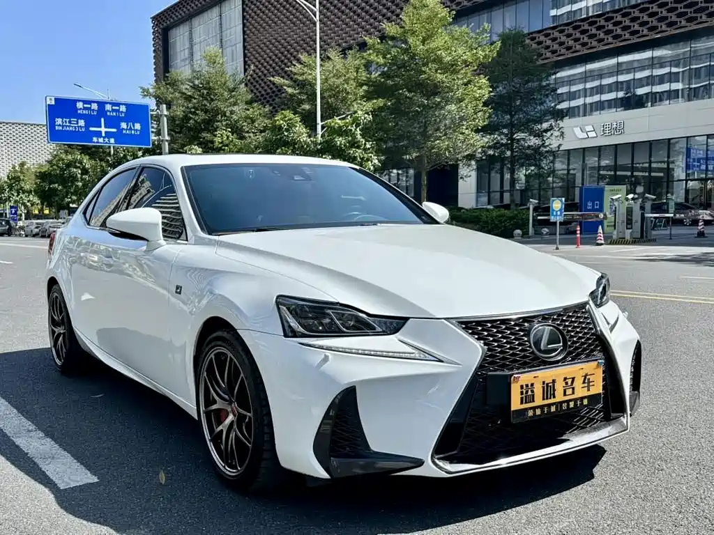 Lexus IS — миниатюра 3