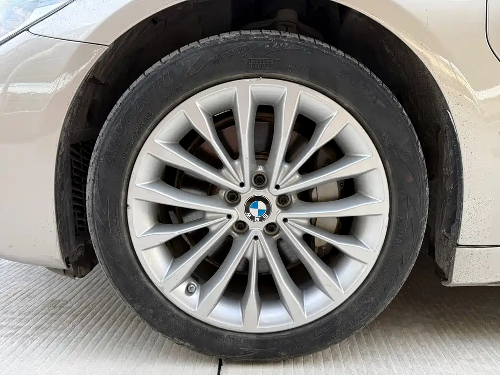 BMW 5 Series New Energy — миниатюра 12