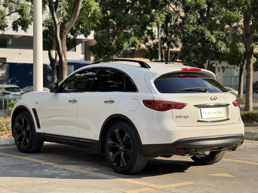 Infiniti QX70 — миниатюра 7