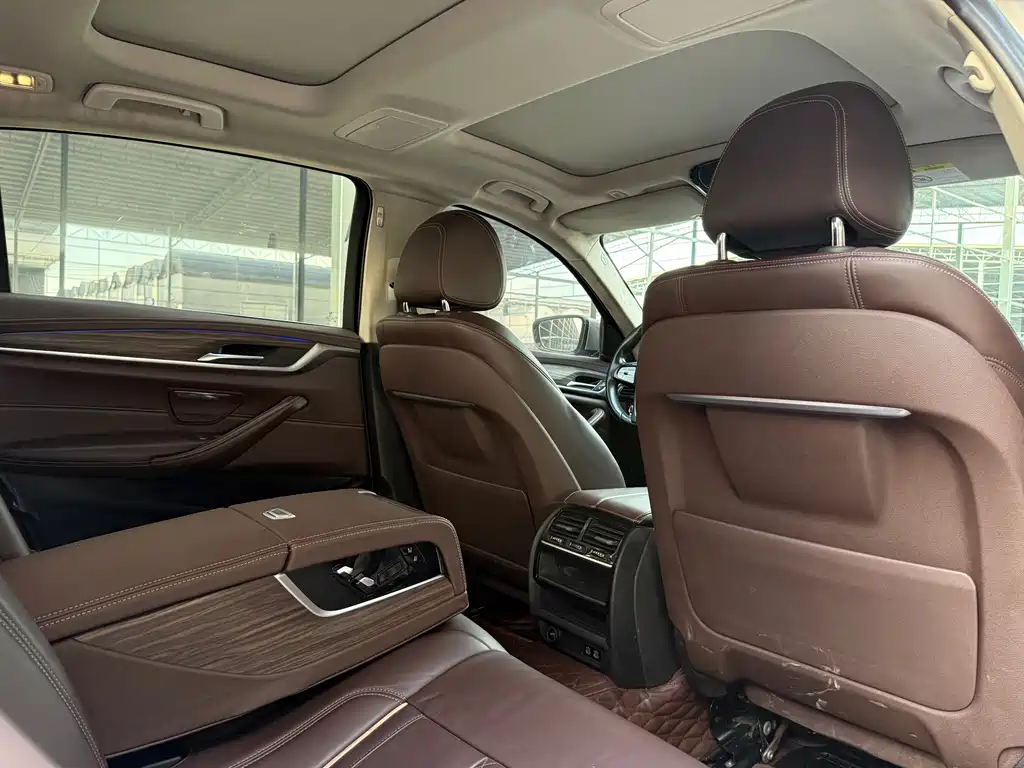 BMW 5 Series New Energy — миниатюра 22