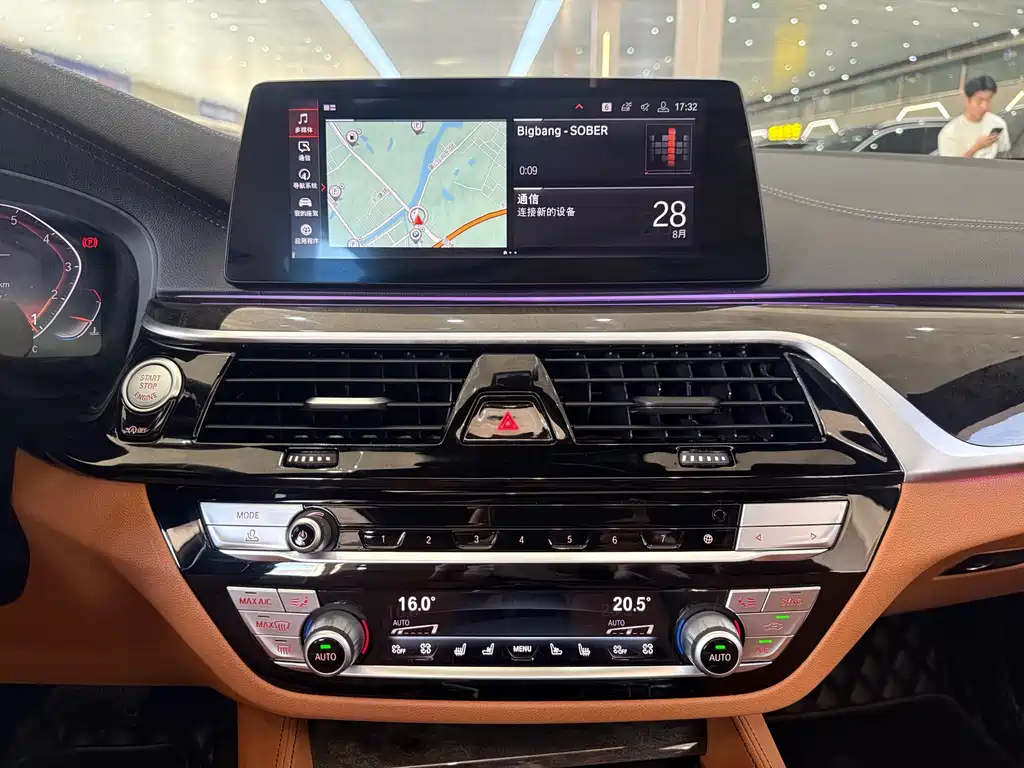 BMW 5 Series — миниатюра 11