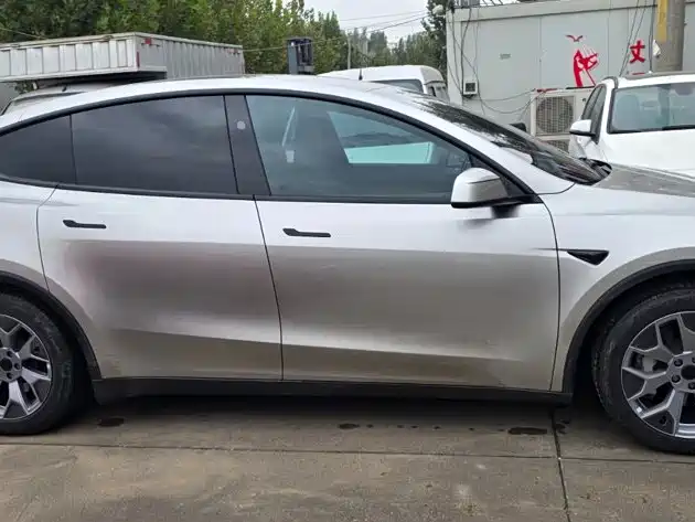Tesla Model Y L — миниатюра 9