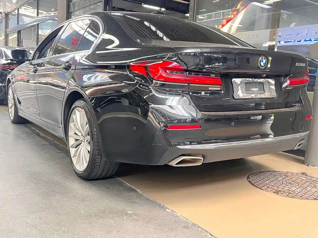 BMW 5 Series — миниатюра 12