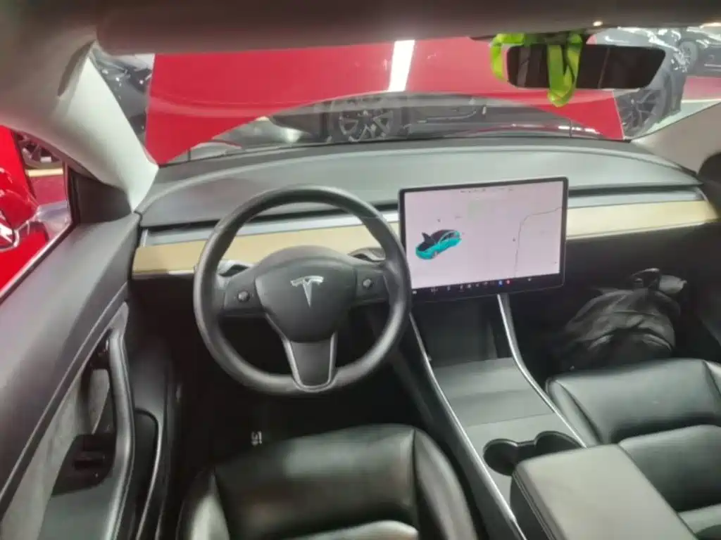 Tesla Model 3 — миниатюра 11