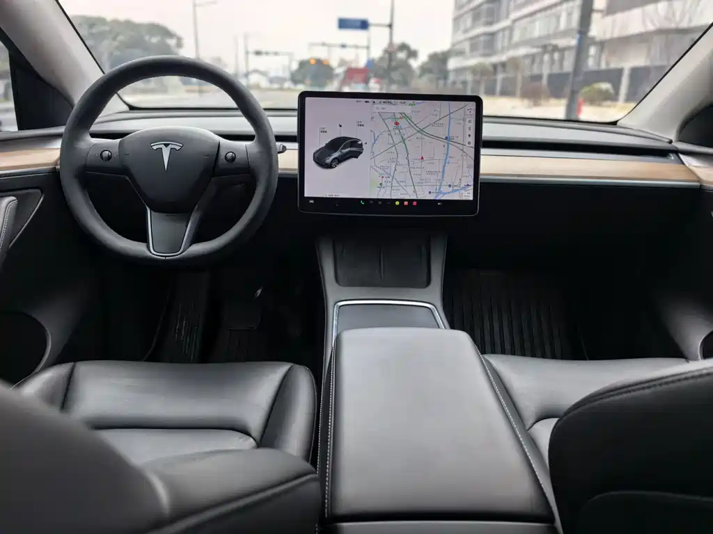 TESLA MODEL Y