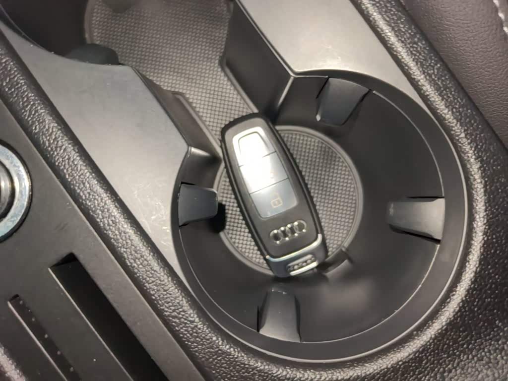 Audi A3 1.4 л 2023 г. Белый, пробег 22500 км