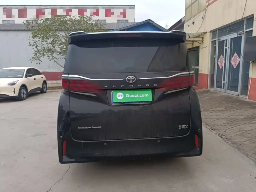 Toyota Alphard — миниатюра 6