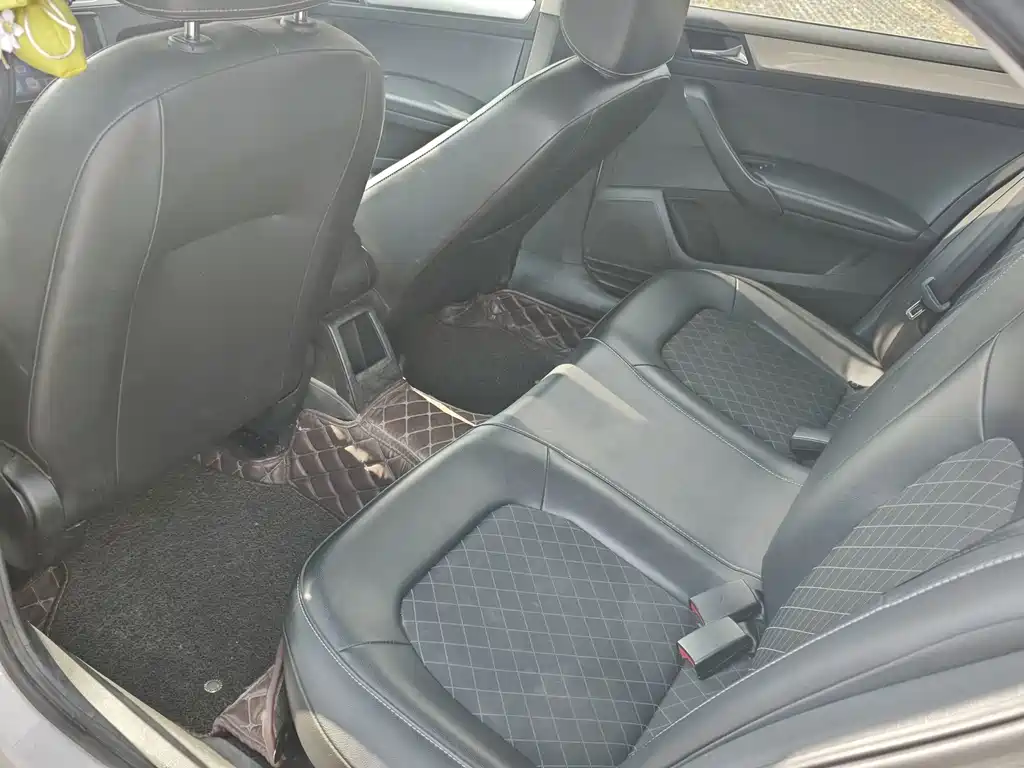 Skoda Rapid — миниатюра 7